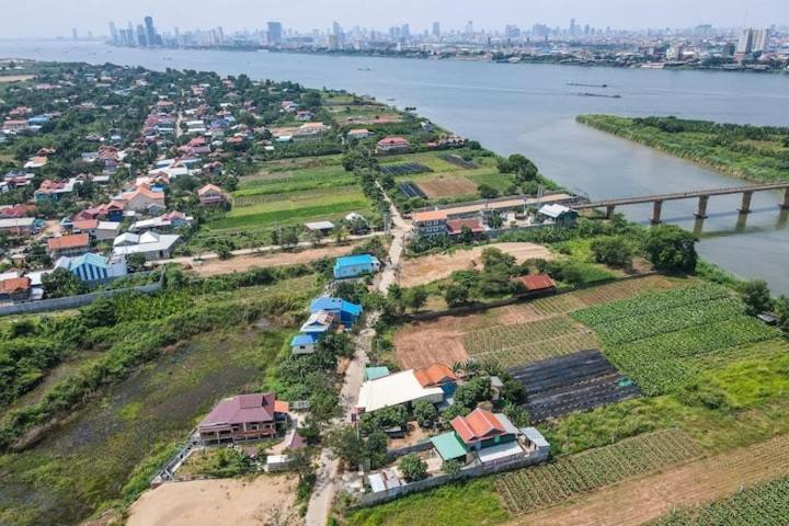 Silk Island Homestay Phnom Penh Exterior photo